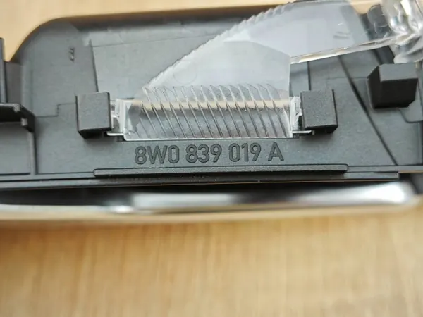 OEM 8W0839019A Poignée Porte Arrière Gauche Éclairée Audi A4 B9 image 6