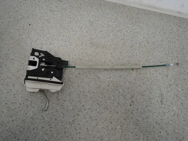 KIA RIO III HB 11-14 Främre Höger Dörrlås OEM image 4