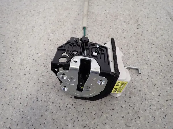 KIA RIO III HB 11-14 Främre Höger Dörrlås OEM image 5