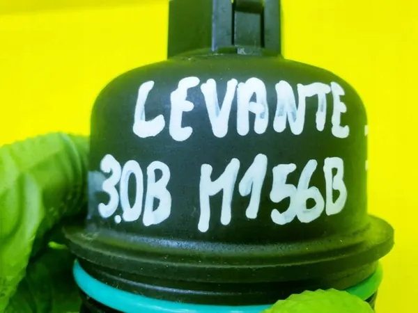Écrou de base de filtre à huile OEM 6790410740 Maserati image 8