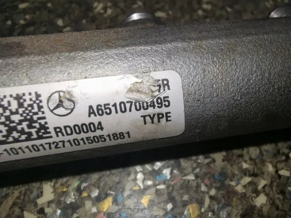 Einspritzschiene Mercedes E-Klasse W212 OEM A6510700495 image 3