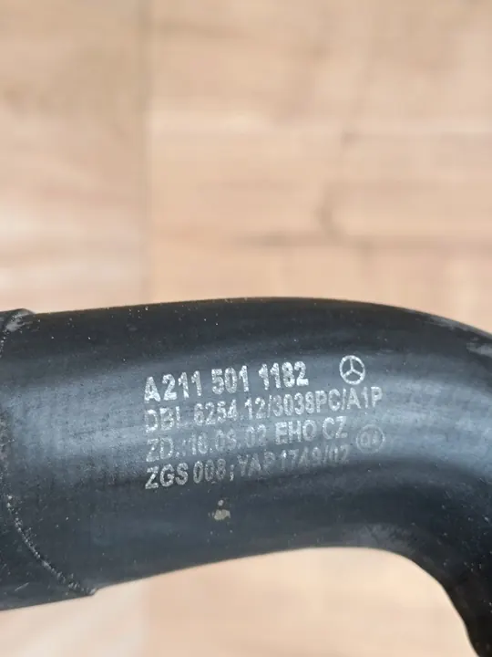 Mercedes E-Klasse W211 Radiateurslang Links OEM image 2