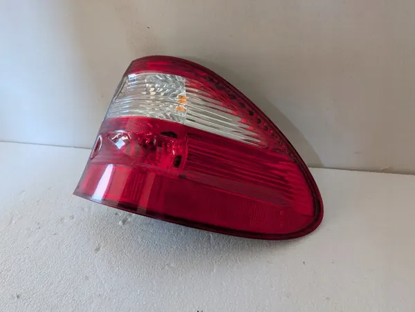 MERCEDES E W211 KOMBI 02- LINKER ACHTERLICHT A2118201264 image 3