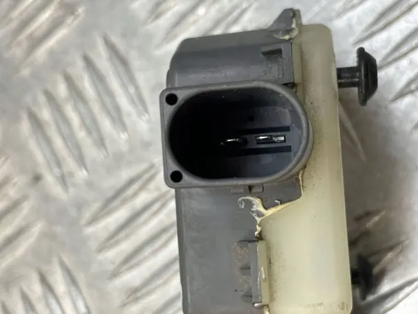 Porsche OE 99762411800 Bränslelucksaktuer Bak image 3