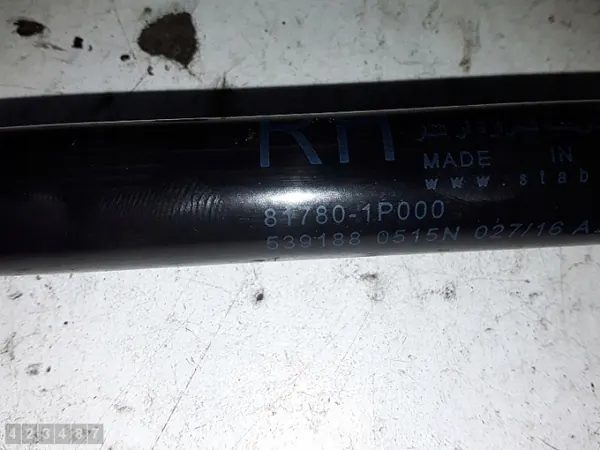 Kia Venga bakluckstöd OEM 817801P000 höger sida image 4