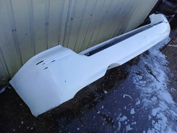 Parachoques trasero Subaru Legacy III OEM LUK1126 - Usado image 4