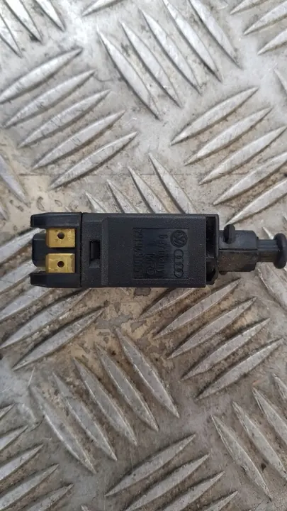 Bromsljuskontakt VW Passat B5 image 4