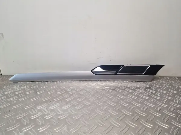 Volkswagen Passat B8 Dörrdekorlist OEM 3G0867439 image 2