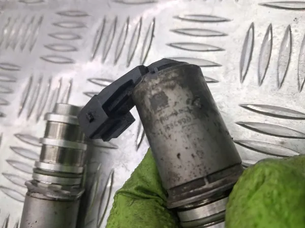 BMW Öljynpainosäätöventtiili OEM 7584990 image 3