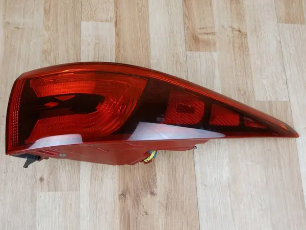 KIA Sportage IV 2015-2018 lámpara trasera derecha 92402-F1 image 2