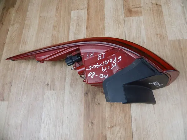 KIA Sportage IV 2015-2018 lámpara trasera derecha 92402-F1 image 3