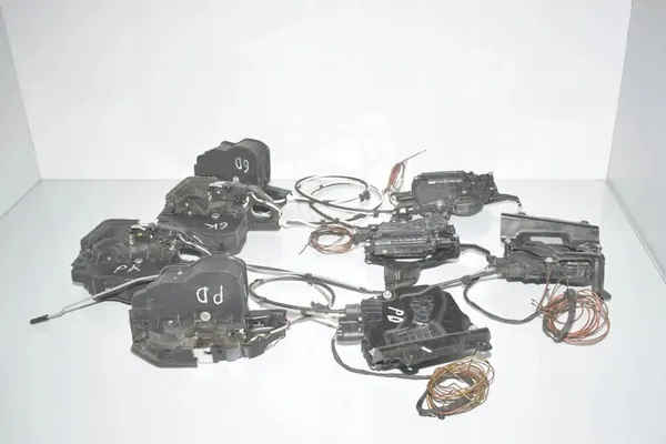 Ensemble de serrures BMW 5 Gran Turismo 3.0L OEM 7148475 image 1