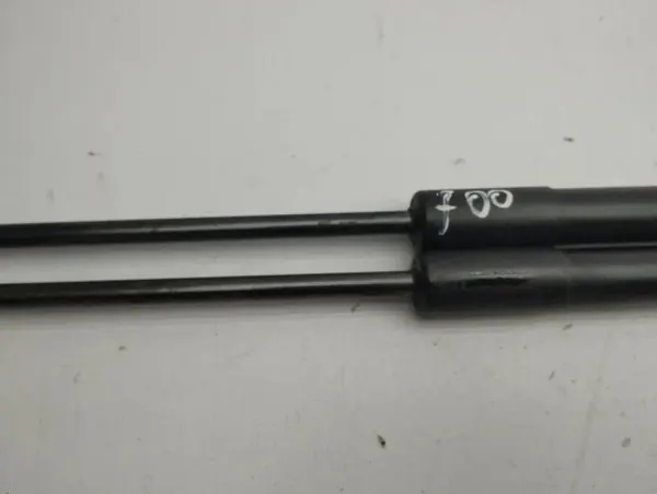 Höger bagageluckstötdämpare OEM H1BBA406A10AH Ford Fiesta VII image 8