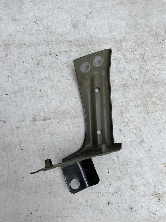 Vasen etulokasuojan kiinnitystuki VW Passat B8 14- image 2