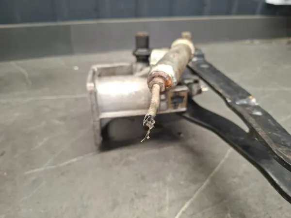 Gebruikte Mercedes-Benz rempedaal OEM pedal hamulca mercedes w123 image 5