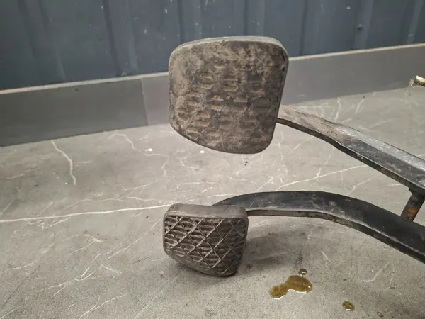 Gebruikte Mercedes-Benz rempedaal OEM pedal hamulca mercedes w123 image 6