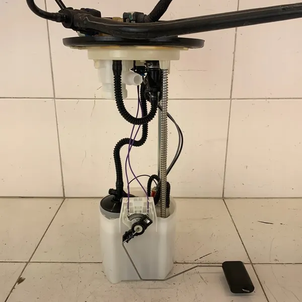 Brandstofpomp Dodge RAM V 1500 Laramie 5.7 HEMI 2019-2023 OEM image 2