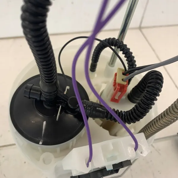 Brandstofpomp Dodge RAM V 1500 Laramie 5.7 HEMI 2019-2023 OEM image 4