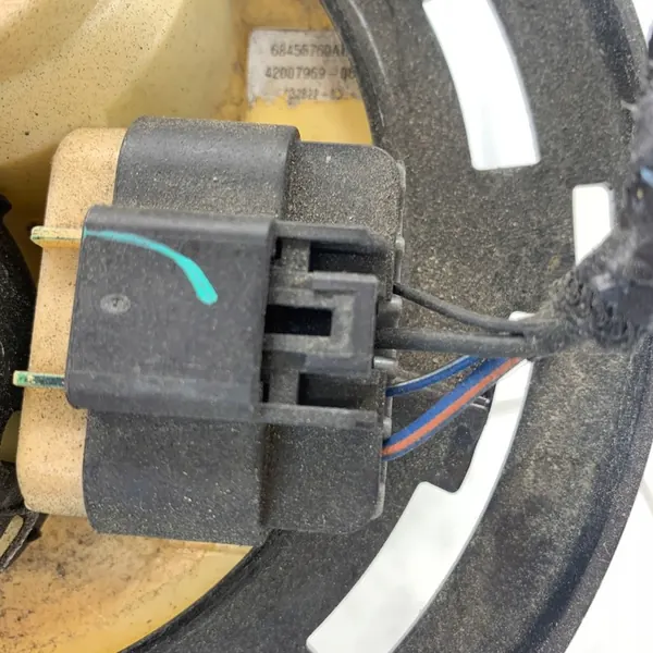 Brandstofpomp Dodge RAM V 1500 Laramie 5.7 HEMI 2019-2023 OEM image 7