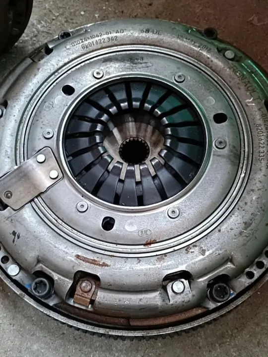 Volante de Dupla Massa Kit de Embreagem 1.6DCI Trafic image 3