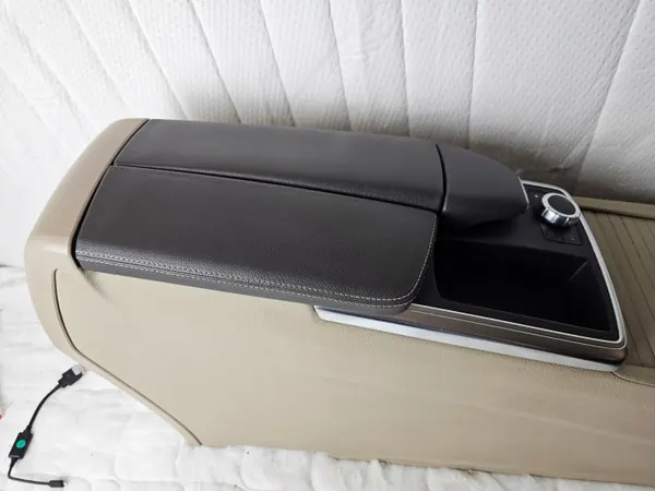 Airbag-Konsolenabdeckung OEM A1666800819 für Mercedes W166 ML image 3