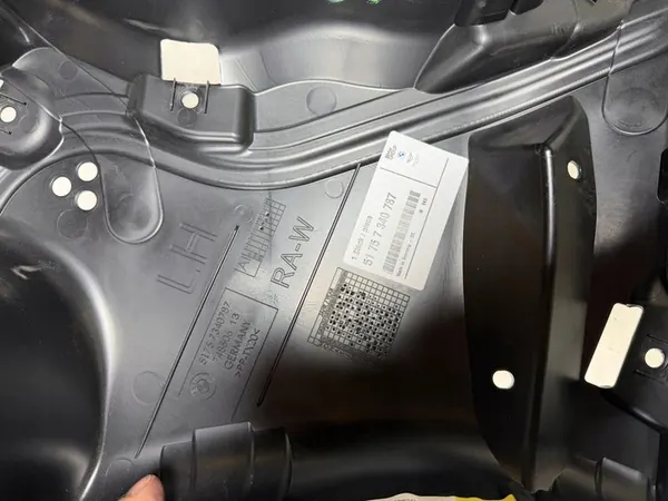 BMW 5 G30 G31 Bakre Underkåpa Vänster 51757340787 image 3