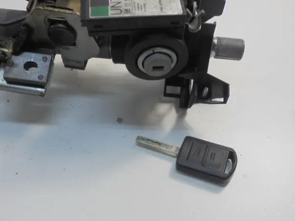 Pompe de direction assistée électrique Opel Corsa C OEM 13136675 image 8