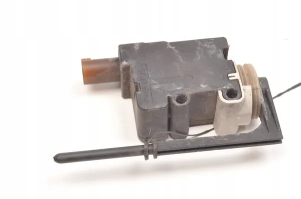 Porsche Cayman 987 Attuatore di bloccaggio tappo carburante 99762411300 image 3