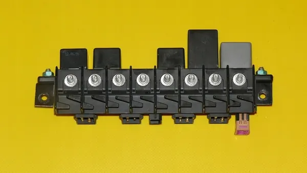 Relälista Audi A8 D2 3.7 V8 230HV 94-98 4A0941822 image 2