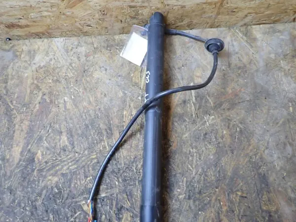 Mercedes-Benz GLS X166 Heckklappendämpfer OEM A1668900100 image 3