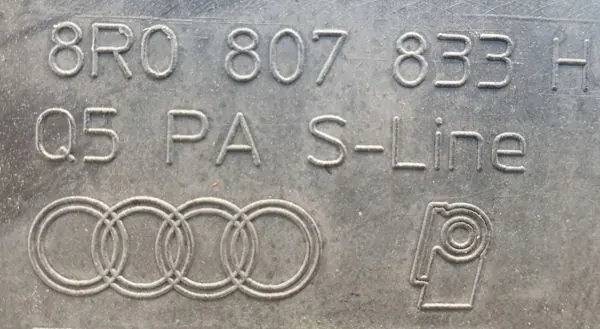 Audi Q5 S-Line Bakre Stötfångare Diffusor OE 8R0807833H image 7