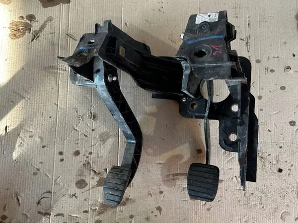 Kopplings- & Bromspedaler OEM 465104099 - Begagnad image 2