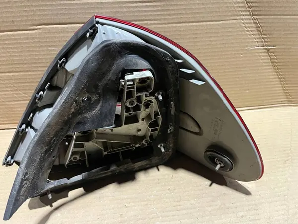 Linker Achterlicht Mercedes-Benz W211 Sedan A2118200364 image 2