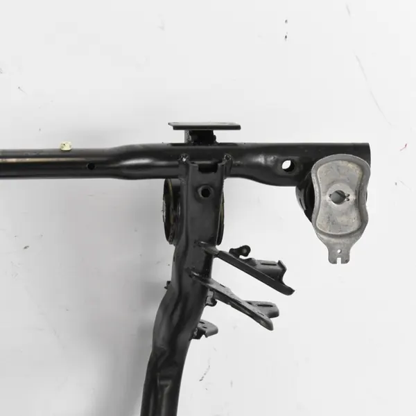 Viga suspensión trasera OEM 1EA505235BM - Usado image 3