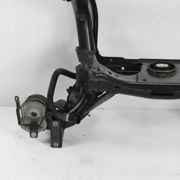 Viga suspensión trasera OEM 1EA505235BM - Usado image 5