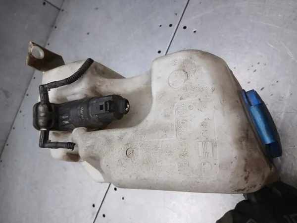 Pesunesteen säiliö Skoda Octavia I 1.9TDI 05R HB image 3