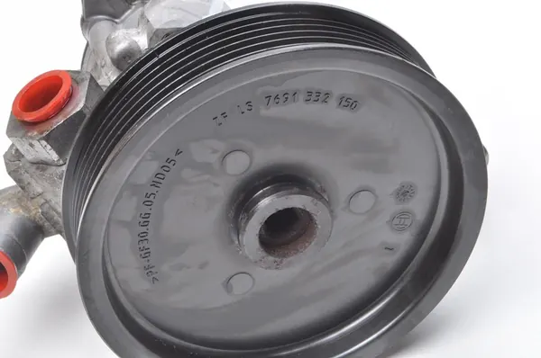 MERCEDES W164 6.3 AMG Servostyrningspump A0044669301 image 3