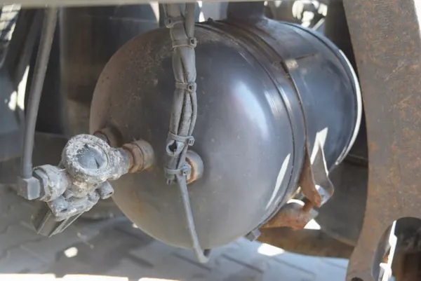 Tanque de ar Mercedes Actros MP3 - Peça OEM usada image 2