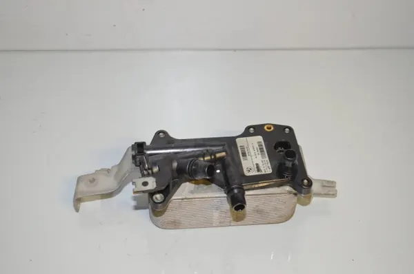 Refroidisseur d'huile d'occasion OEM 17217601951 BMW 5 Touring image 2