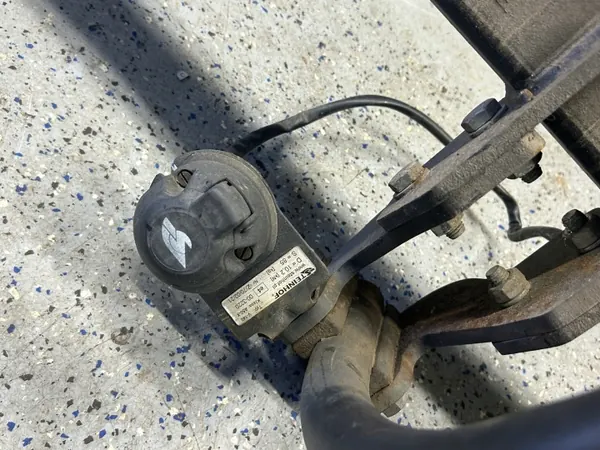 VW PASSAT B6 hinauskoukku - OEM VW PASSAT B6 HAK HOLOWNICZY STEINHOF image 3