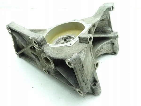 Soporte de Bomba de Agua OEM PEU102780 Land Rover image 3