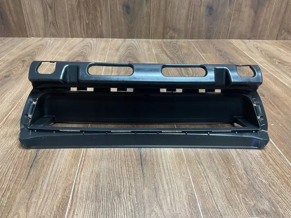 Porsche 911 992 luftkanalskydd OEM 992807954E image 2