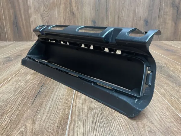Porsche 911 992 luftkanalskydd OEM 992807954E image 3
