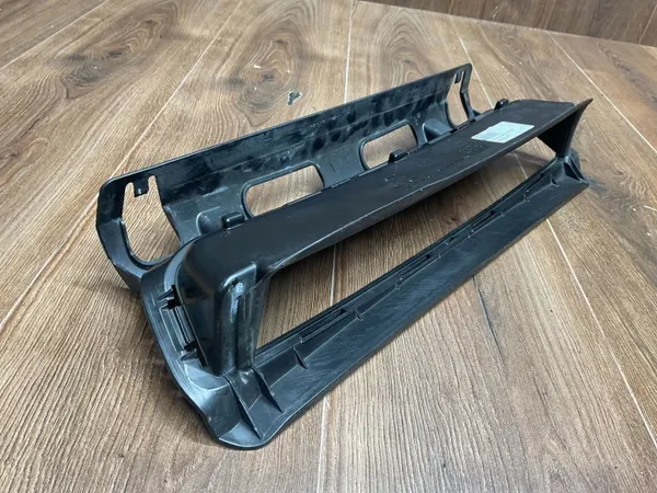 Porsche 911 992 luftkanalskydd OEM 992807954E image 9