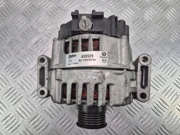 Vaihtovirtageneraattori Mercedes W166 2.2 CDI A0009067900 image 5