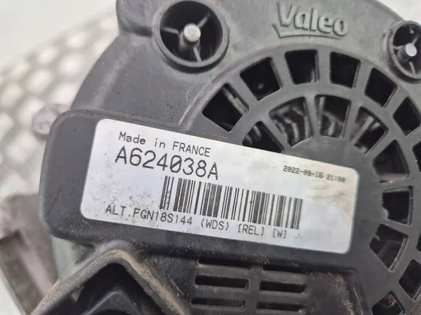 Vaihtovirtageneraattori Mercedes W166 2.2 CDI A0009067900 image 6