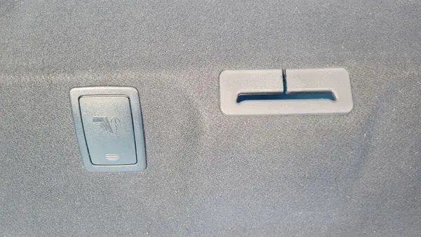 Étagère de coffre Dodge Challenger SXT OEM 1ZA12DX9AH image 4