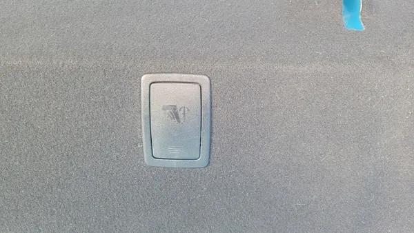 Étagère de coffre Dodge Challenger SXT OEM 1ZA12DX9AH image 7