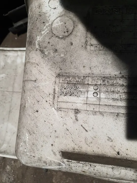 Marchepied gauche inférieur MAN TGX 81615100797 image 1