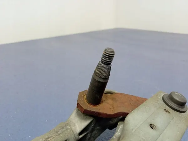 Volvo C30 Scheibenwischermotor OEM 30699342 image 5